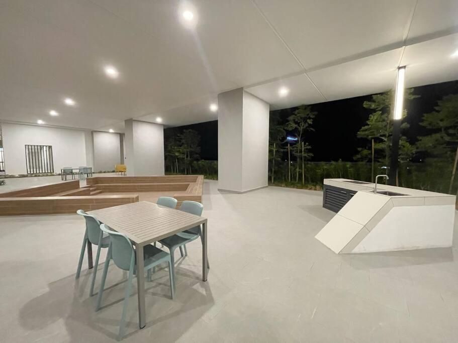 Horizon Suite Homestay, Klia By S&T Homez Sepang Exterior photo